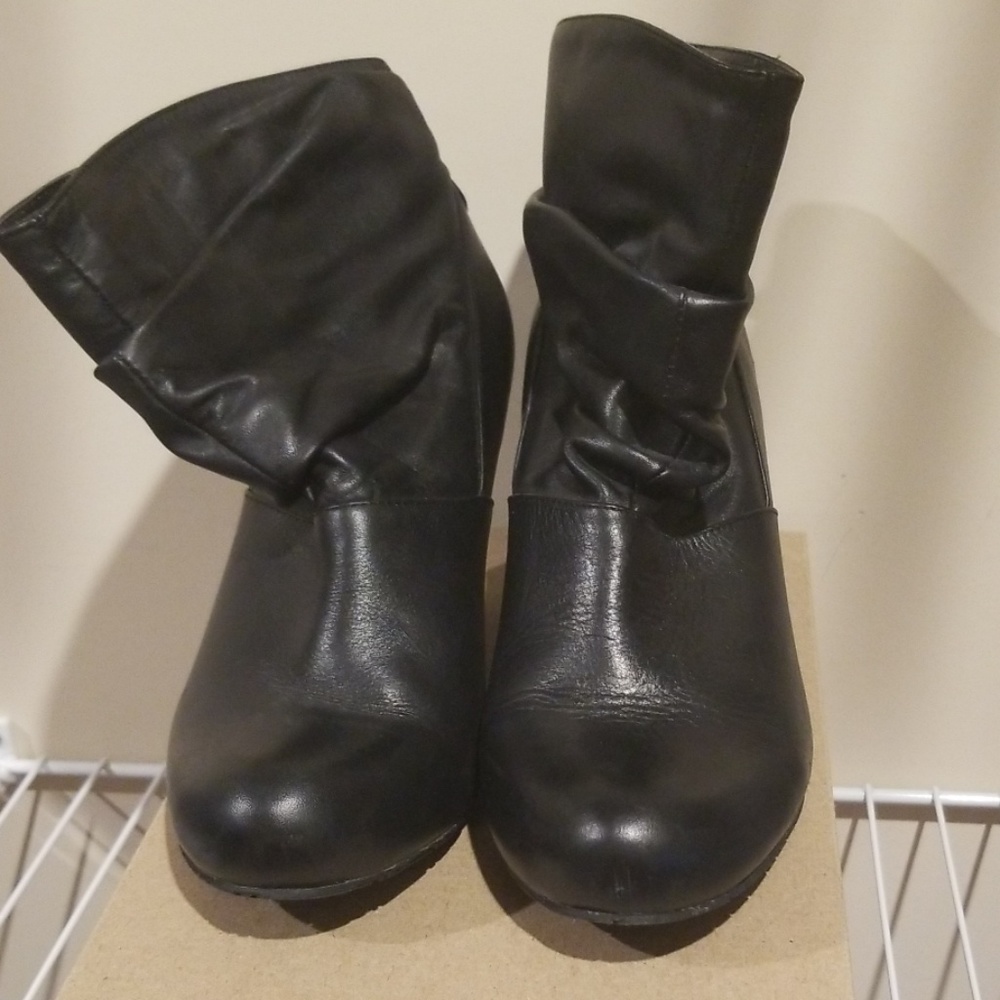 Black BCBG boots